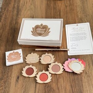 Natural Eye Shadow Set - Red, Pink, Cream